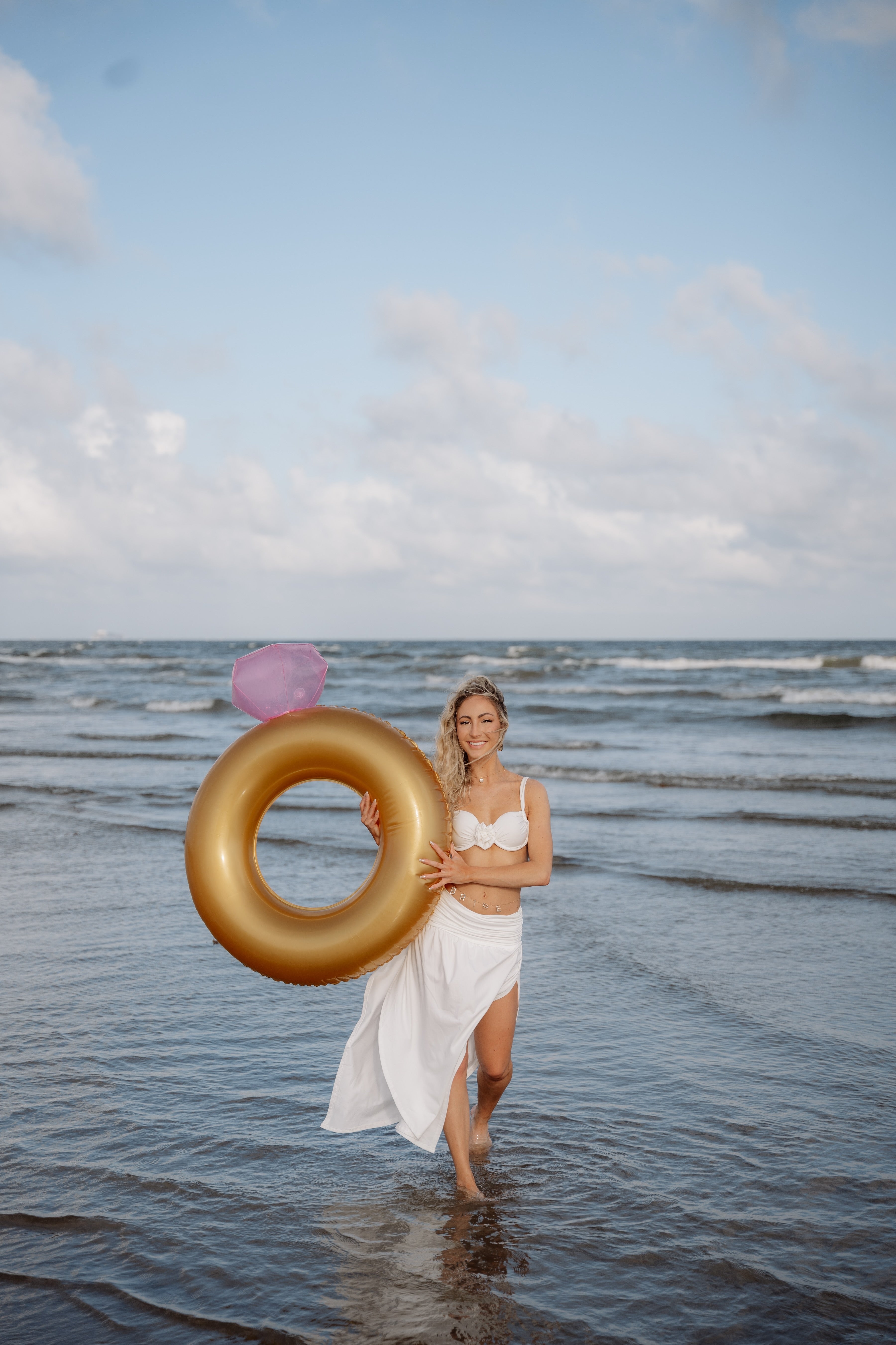 Diamond ring pool float