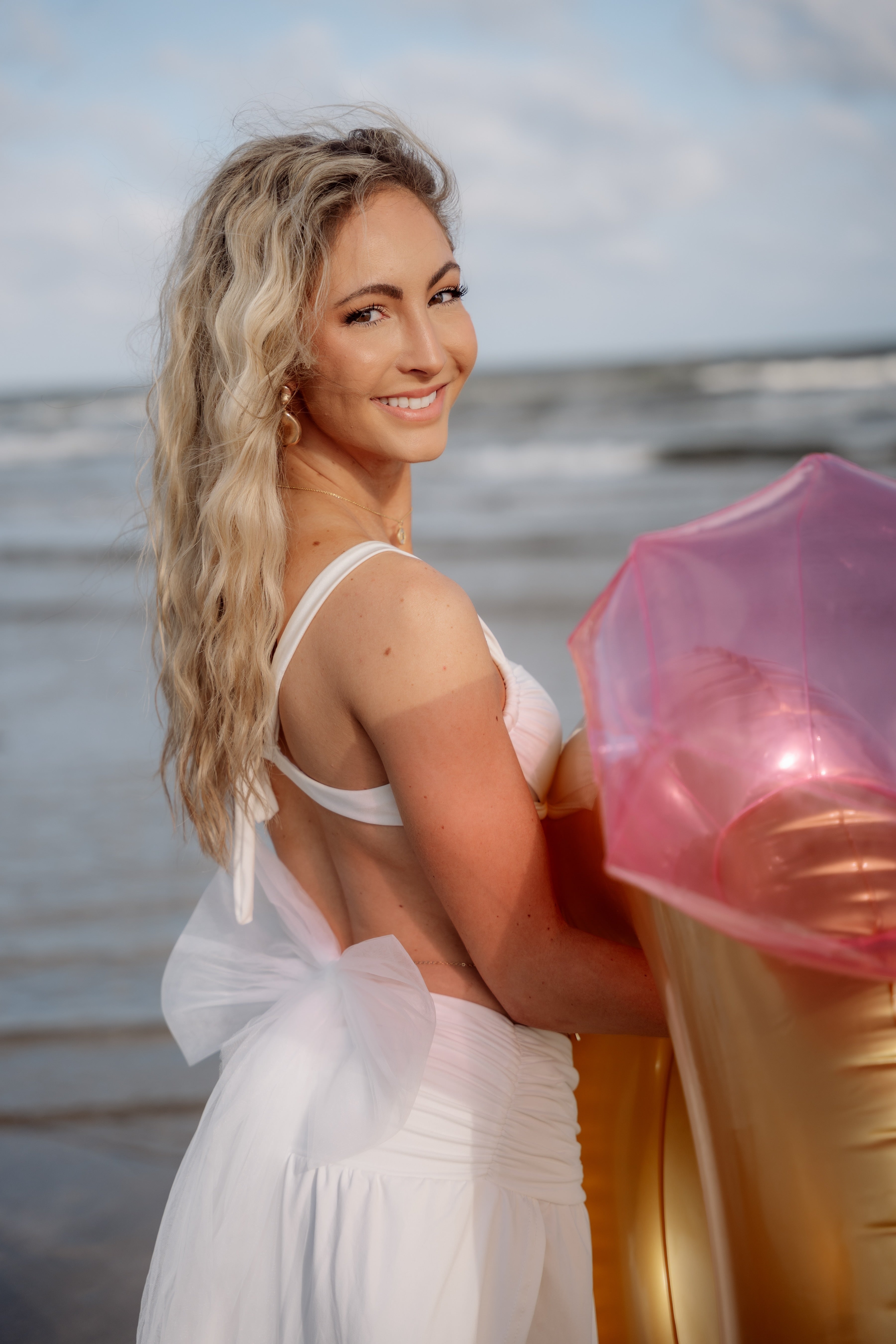 Diamond ring pool float